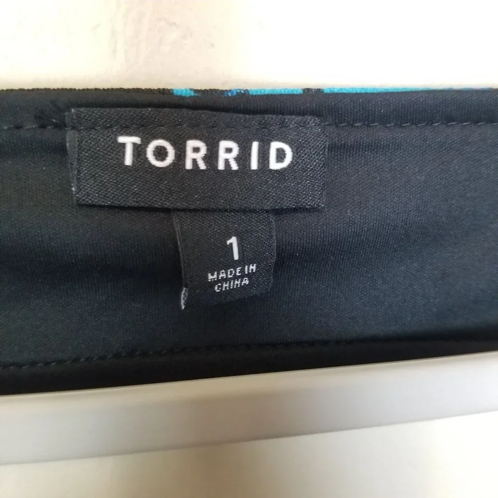 Torrid Womens 1X Black Blue Floral Open Back Short - Picture 6 of 8